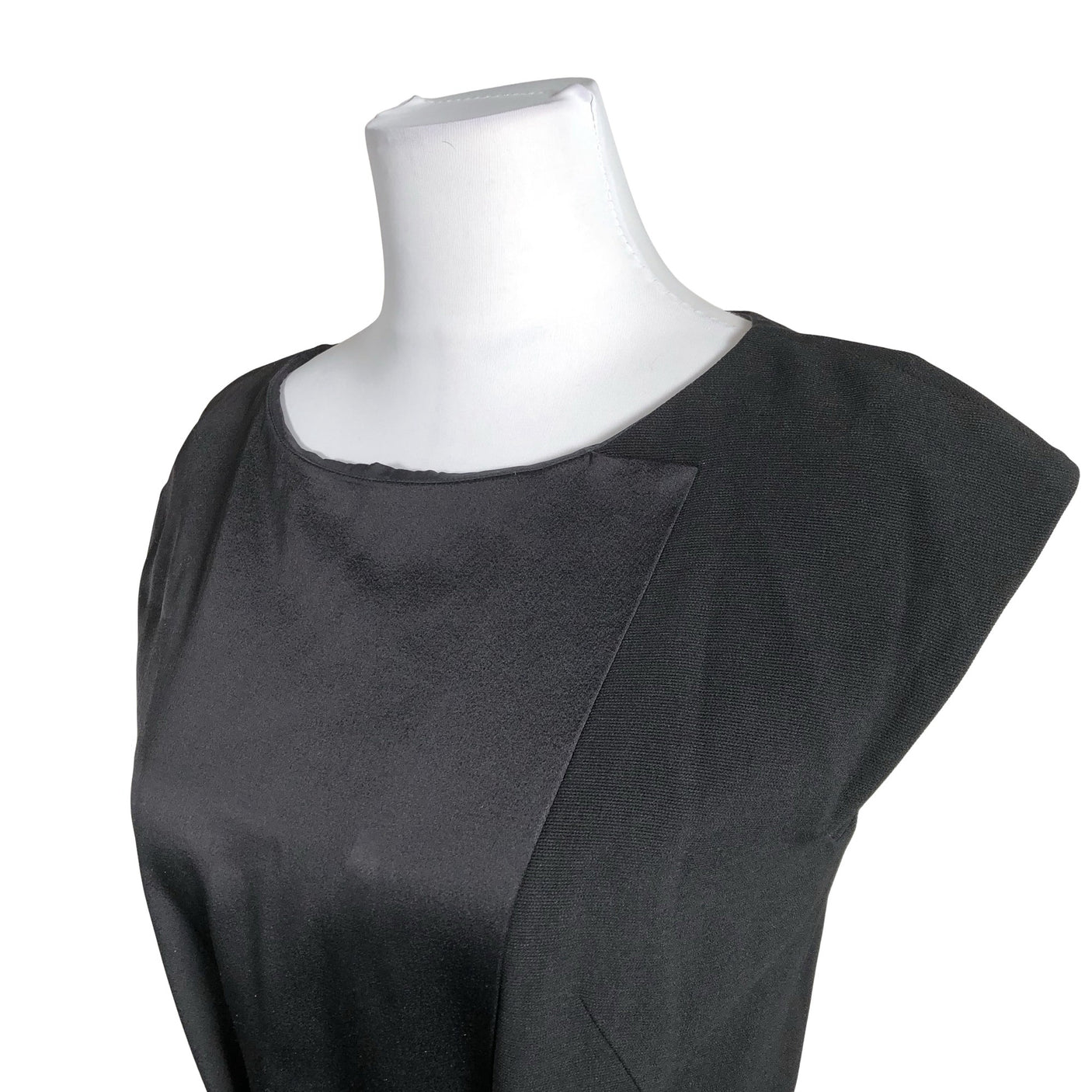 Unisex Hugo Boss - Mitteveniv kleit, suurus 38 - Must (3)