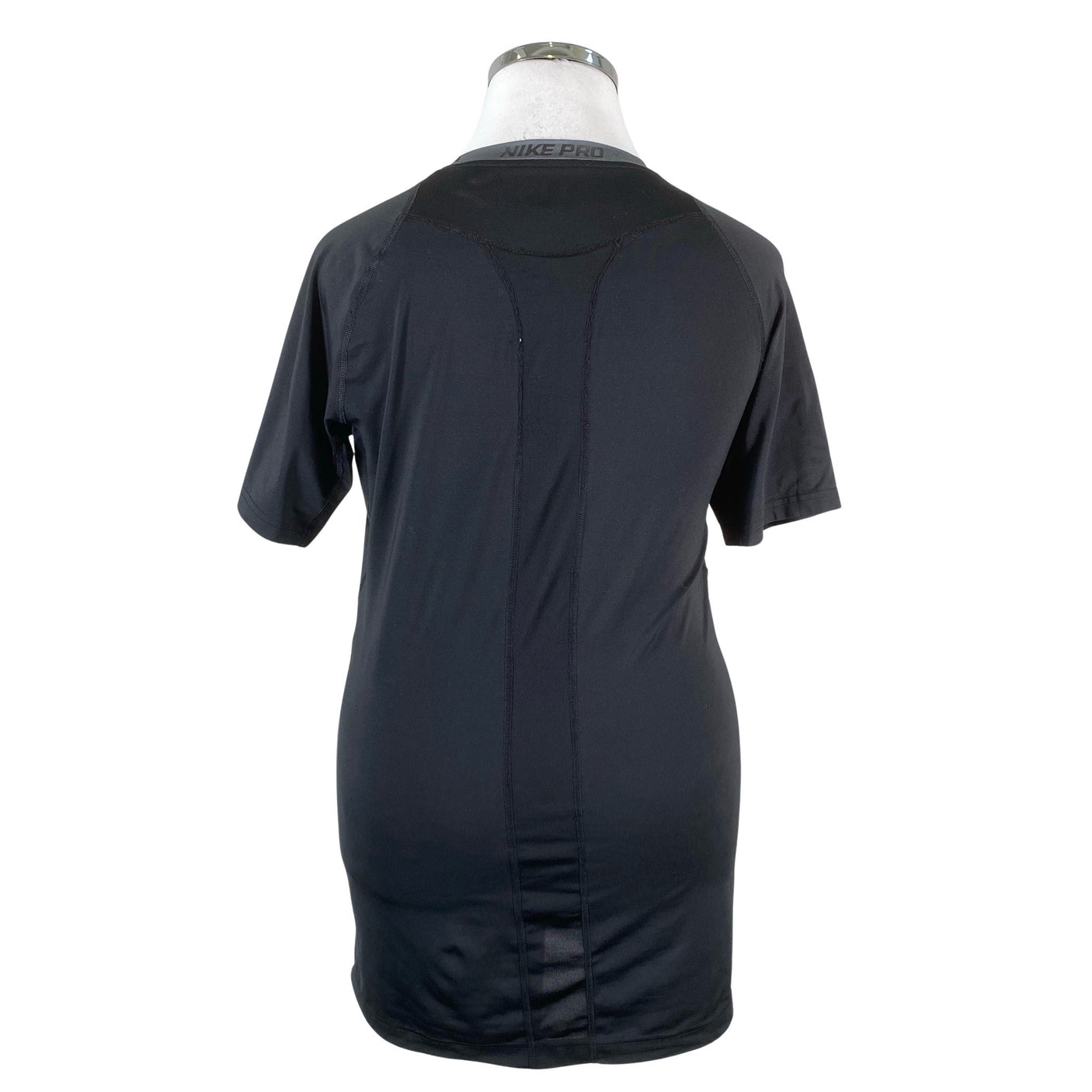 Unisex Nike - Spordisärk, lühikesed käised, suurus 42 - Must (2)
