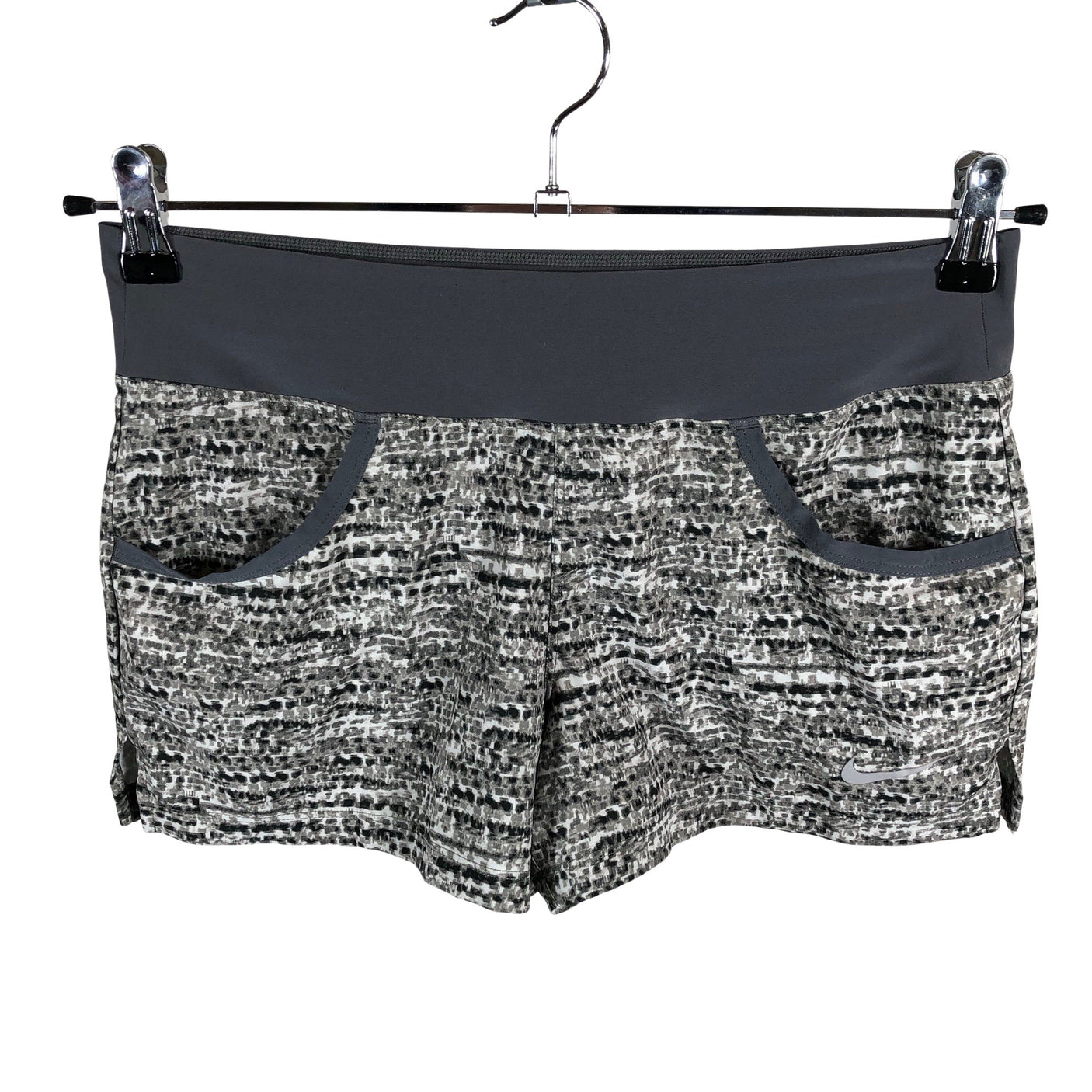 Unisex Nike - Lühikesed spordipüksid, suurus 36 - Hall (1)