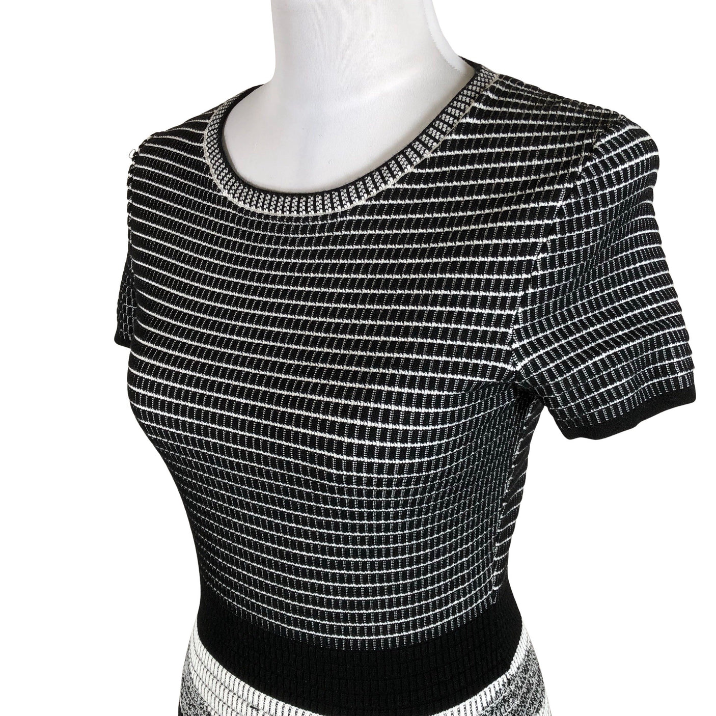 Unisex Hugo Boss - Kootud kleit, suurus 36 - Must (3)