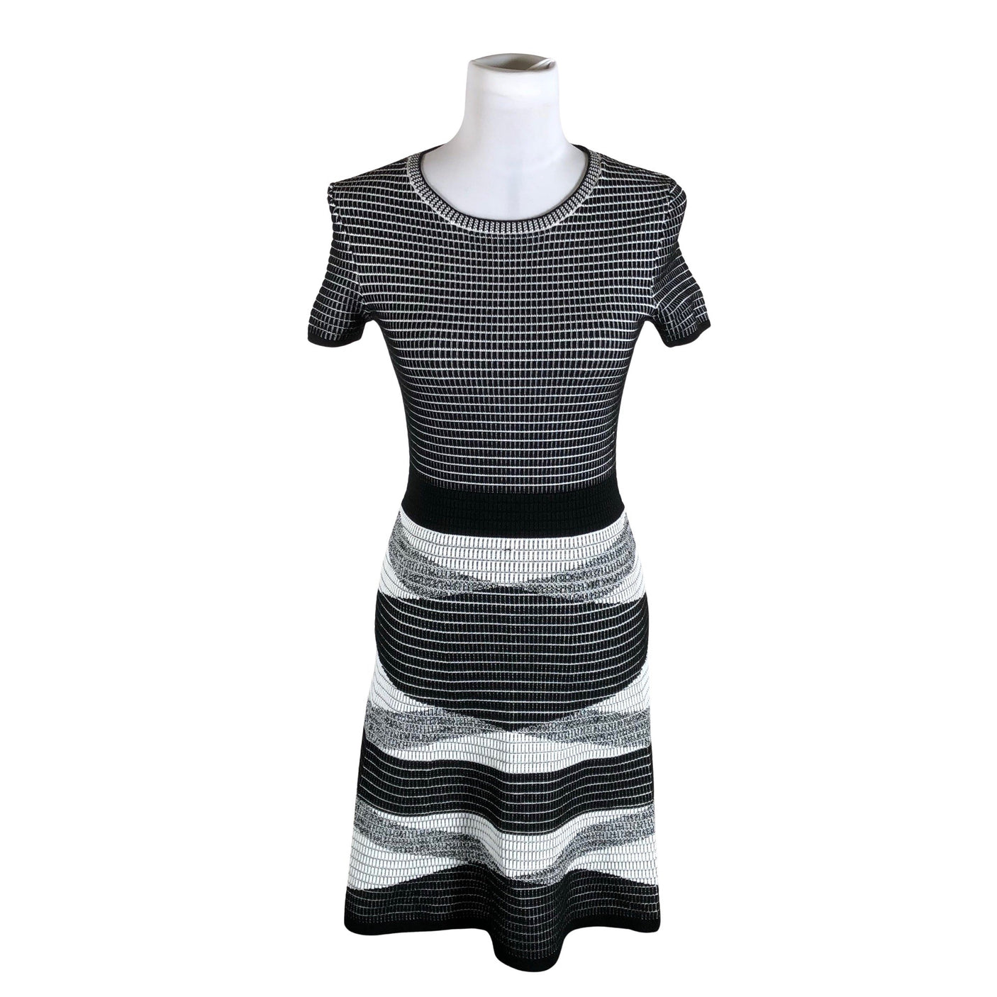 Unisex Hugo Boss - Kootud kleit, suurus 36 - Must (1)