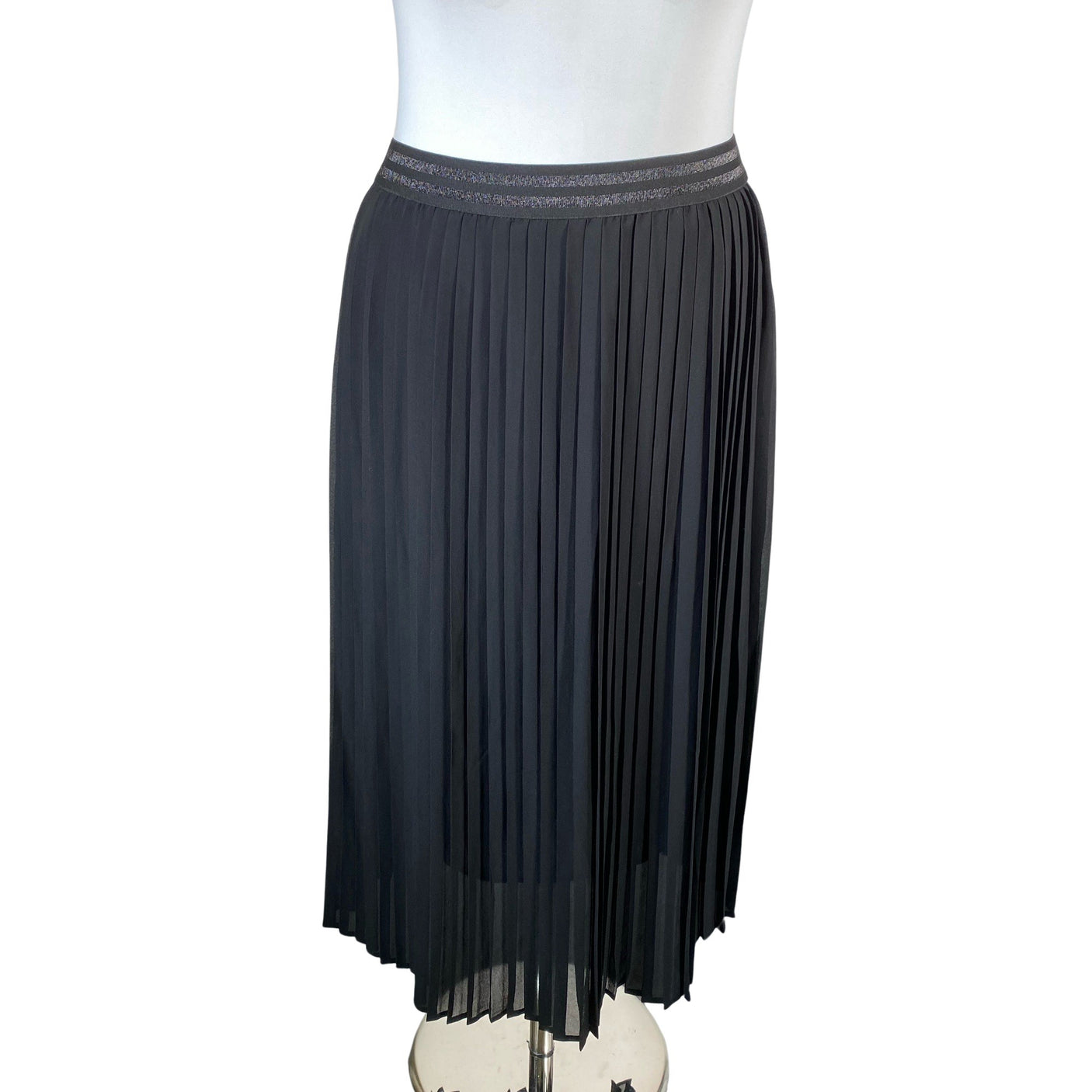 Unisex Aventura - Plisseerseelik, suurus 42 - Must (1)