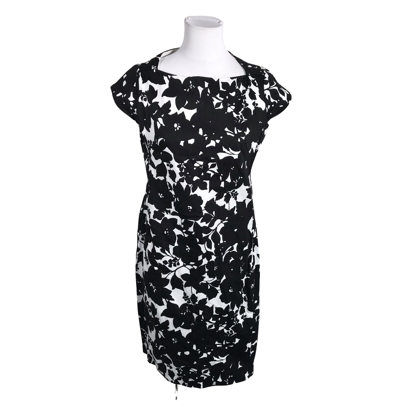 Unisex Handmade - Mitteveniv kleit, suurus 40 - Must (1)