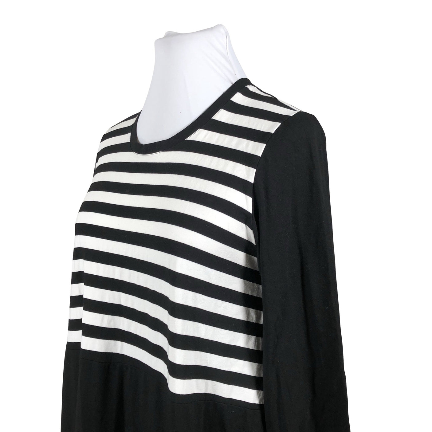 Unisex Aino - Trikotaažist kleit, suurus 42 - Must (2)