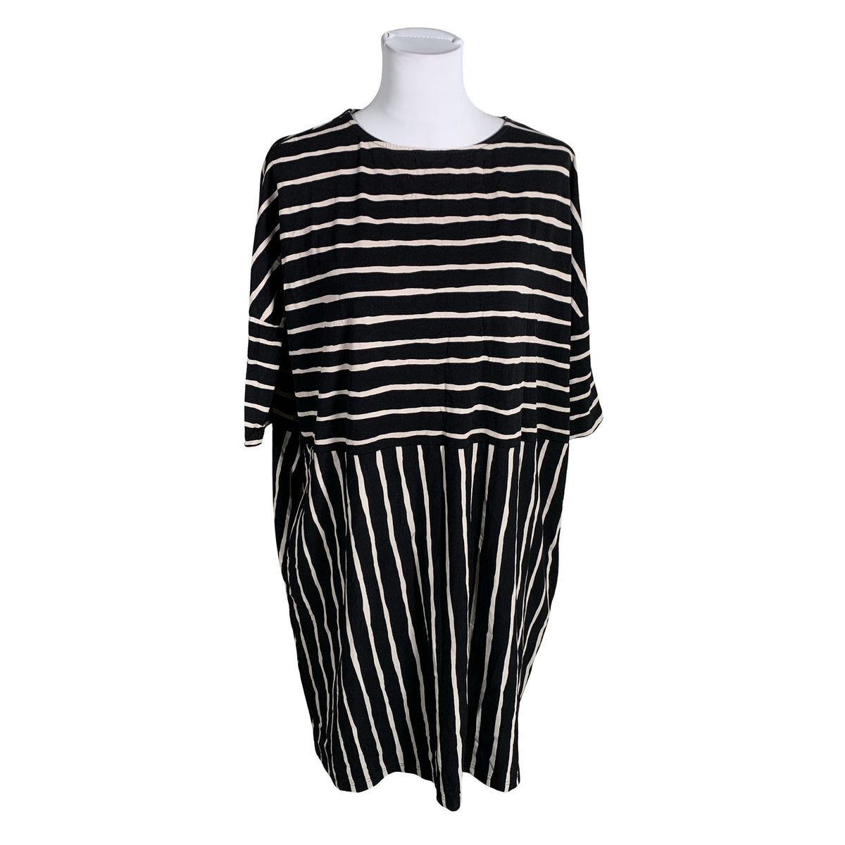 Unisex Neulomo - Trikotaažist kleit, suurus 38 - Must (1)