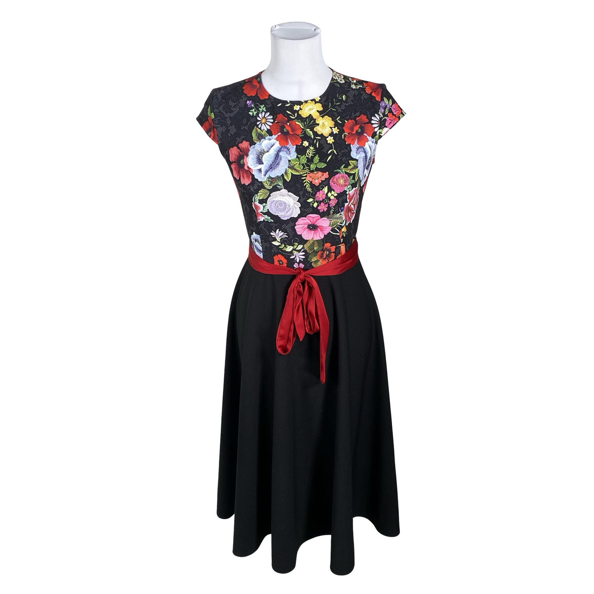 Unisex Liina Stein - Mitteveniv kleit, suurus 36 - Must (1)