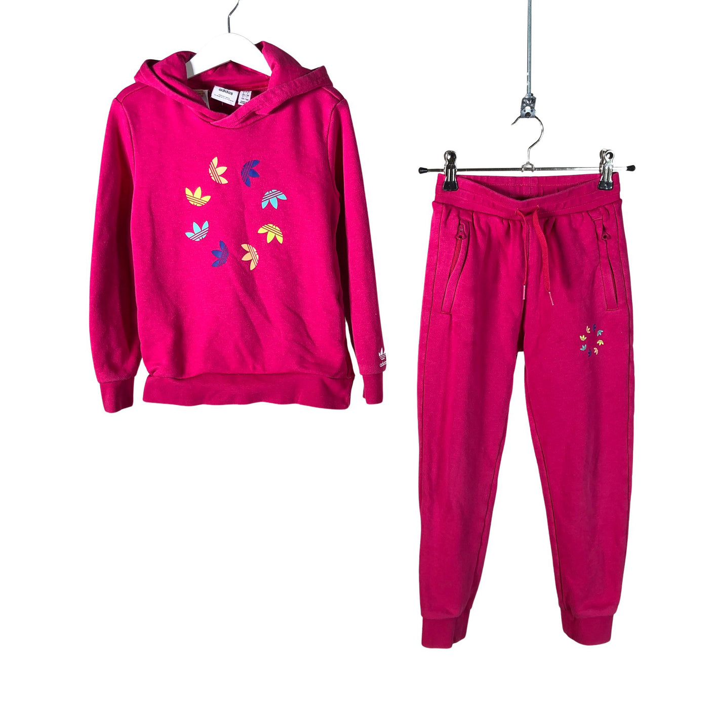 Unisex Adidas - Kolledžigaas, suurus 122 - 128. -  (1)
