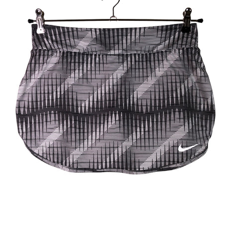 Unisex Nike - Urheilushortsihame, koko 38 -  ()