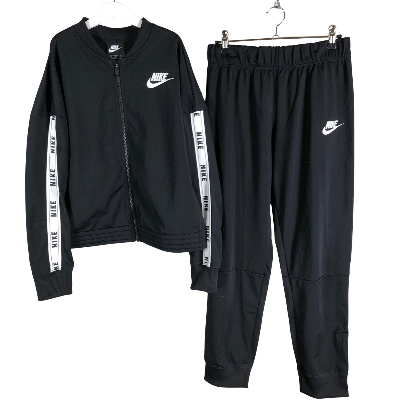 Unisex Nike - Urheiluasu, koko 158 - 164 -  (1)