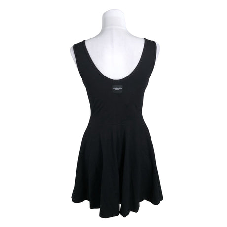 Unisex Calvin Klein Jeans - Trikotaažist kleit, suurus 36 - Must (2)