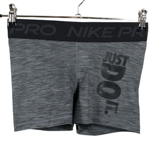 Unisex Nike - Lühikesed spordipüksid, suurus 38 - Hall (1)