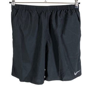 Unisex Nike - Lühikesed spordipüksid, suurus 40 - Must (1)