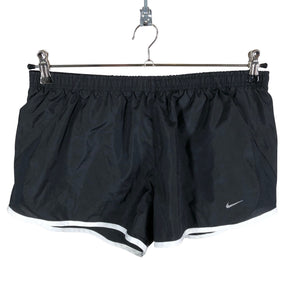 Unisex Nike - Lühikesed spordipüksid, suurus 42 - Must (1)