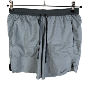 Unisex Nike - Lühikesed spordipüksid, suurus 38 - Hall (1)