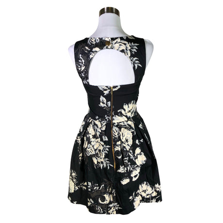 Unisex Closet - Mitteveniv kleit, suurus 34 - Must (2)