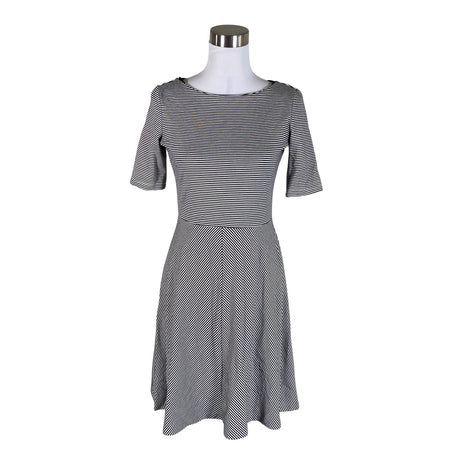 Unisex Esprit - Trikotaažist kleit, suurus 40 - Must ()