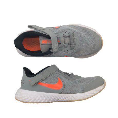Unisex Nike - Tossud, suurus 31 - Hall ()