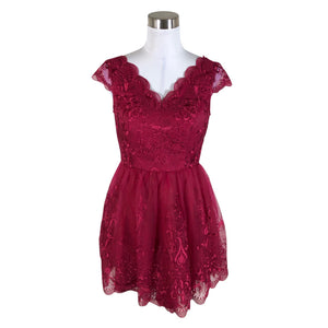 Unisex Chi Chi London - Pidulik kleit, suurus 38 - Veinipunane (1)