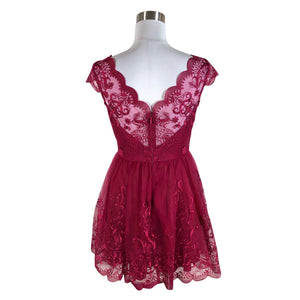 Unisex Chi Chi London - Pidulik kleit, suurus 38 - Veinipunane (2)