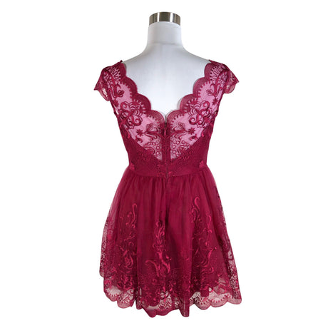Unisex Chi Chi London - Pidulik kleit, suurus 38 - Veinipunane (2)