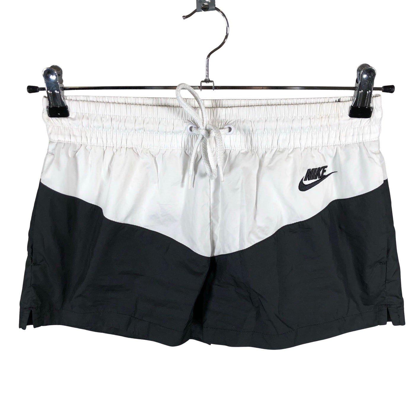 Unisex Nike - Lühikesed spordipüksid, suurus 36 - Must (1)
