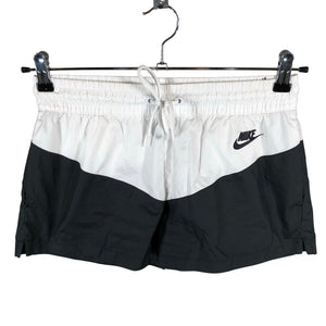 Unisex Nike - Lühikesed spordipüksid, suurus 36 - Must (1)