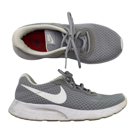 Unisex Nike - Tossud, suurus 38 - Hall ()