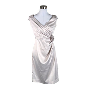 Unisex Maggy London - Pidulik kleit, suurus 38 - Beige (1)