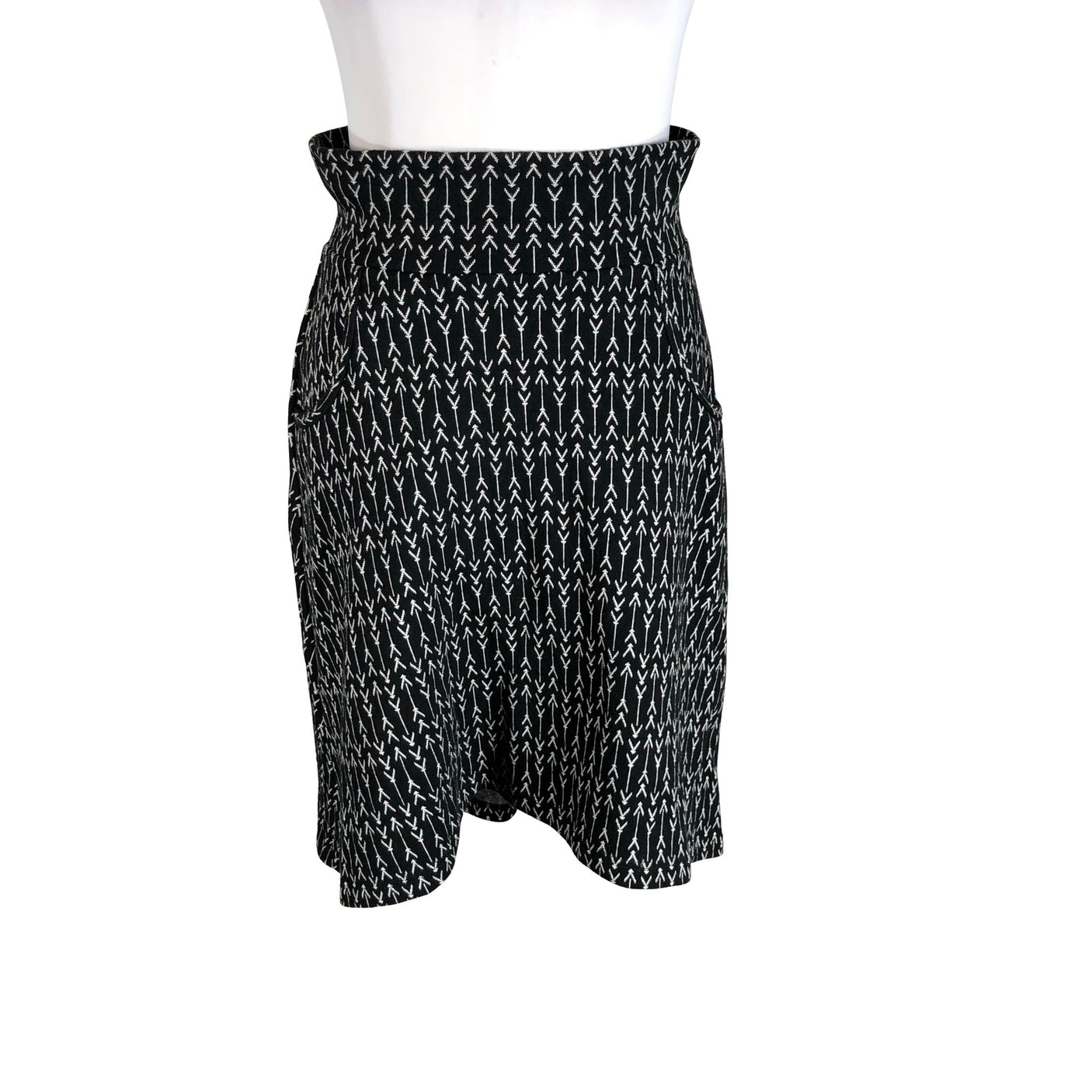 Unisex Nouki - Dressikangast seelik, suurus 34 - Must (1)