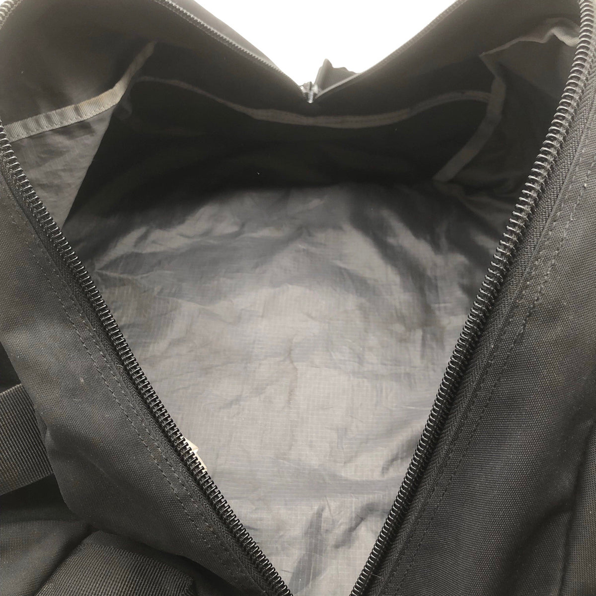 Unisex Peak Performance - Spordikott, suurus Maxi - Must (3)