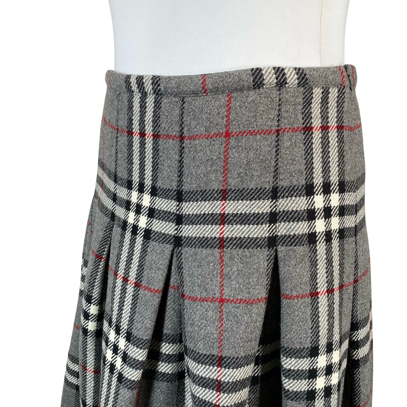 Unisex Burberry - Mitteveniv seelik, suurus 42 - Hall (3)