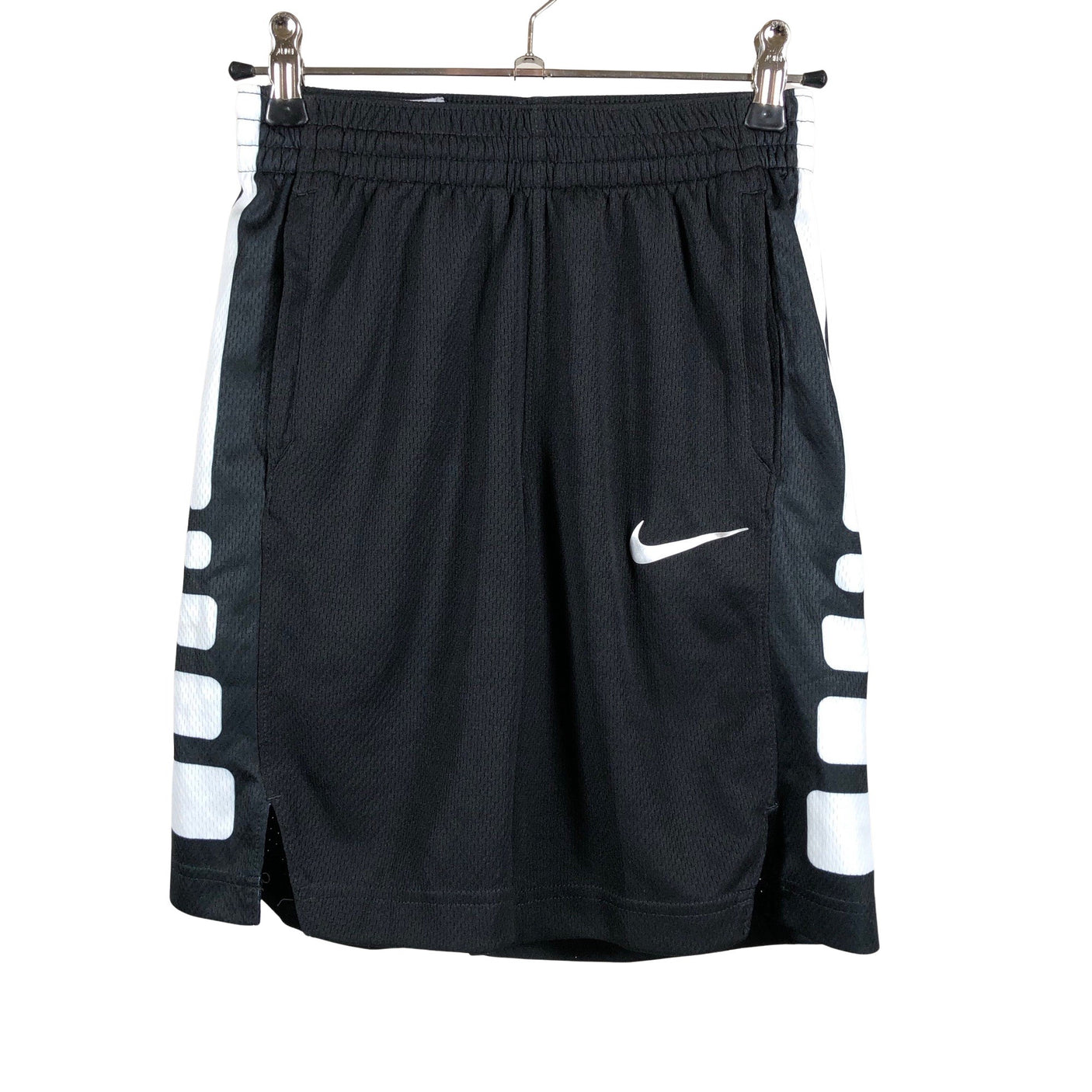 Unisex Nike - Lühikesed spordipüksid, suurus 134 - 140 - Must (1)