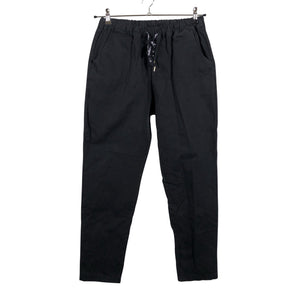 Unisex Perfect Jeans - Mittevenivad püksid, suurus 36 - Must (1)