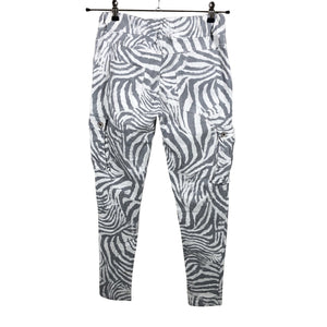 Unisex Perfect Jeans - Mittevenivad püksid, suurus 38 - Hall (2)