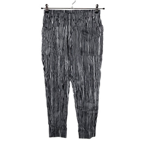 Unisex Marimekko - Mittevenivad püksid, suurus 38 - Must (1)