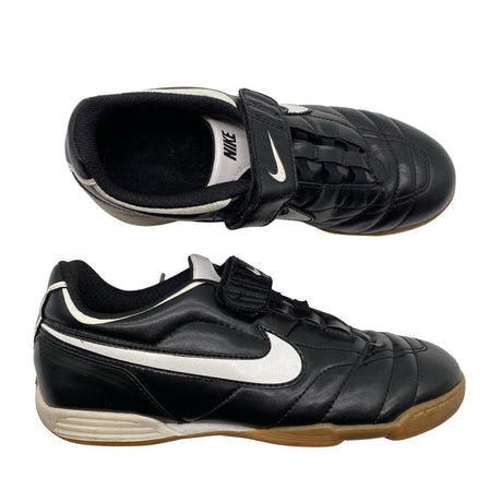 Unisex Nike - Sisespordijalanõud, suurus 35 - Must ()