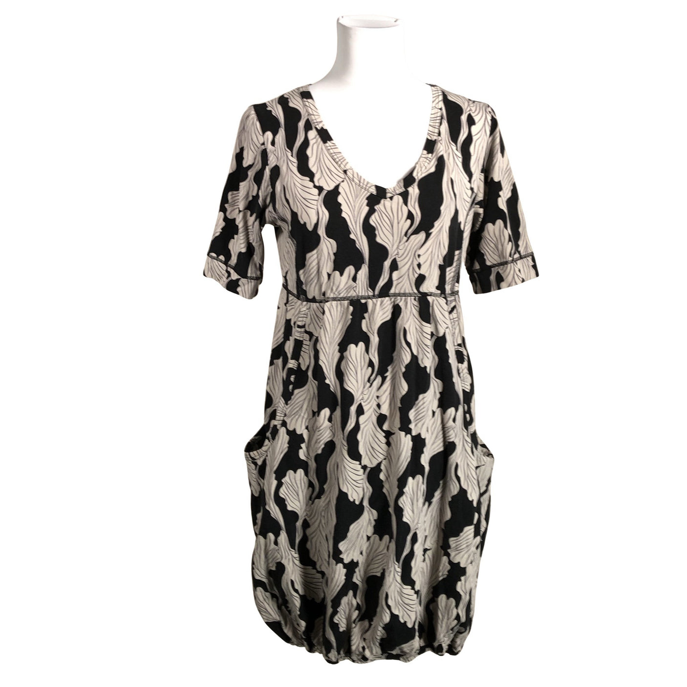 Unisex House of Lola - Trikotaažist kleit, suurus 40 - Must (1)