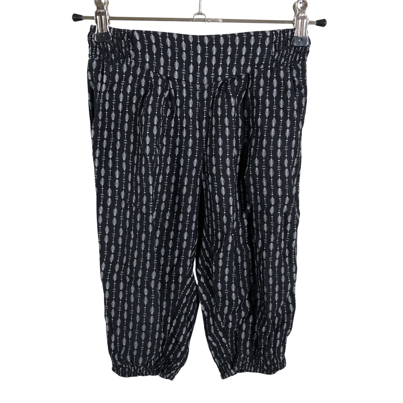 Unisex Lindex - Mittevenivad poolpikad püksid, suurus 104 - 110 - Must (1)