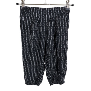Unisex Lindex - Mittevenivad poolpikad püksid, suurus 104 - 110 - Must (1)