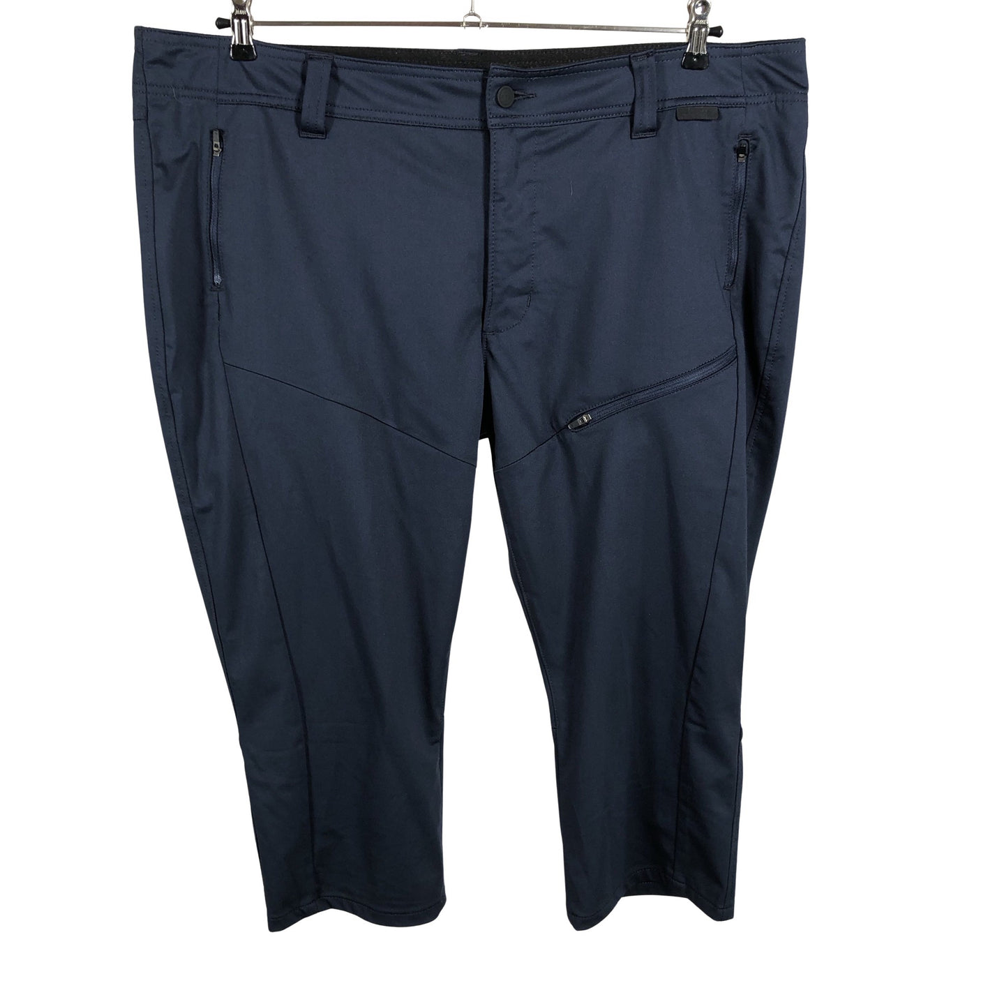 Unisex Wrangler - Mittevenivad poolpikad püksid, suurus 50 - Must (1)