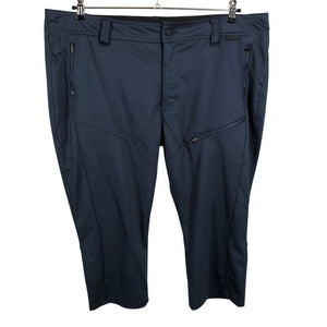 Unisex Wrangler - Mittevenivad poolpikad püksid, suurus 50 - Must (1)