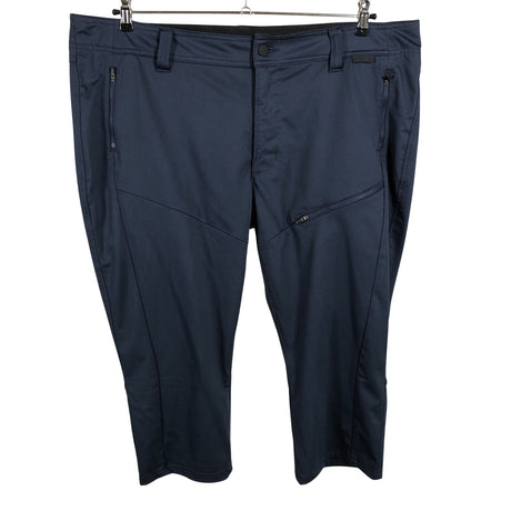 Unisex Wrangler - Mittevenivad poolpikad püksid, suurus 50 - Must ()