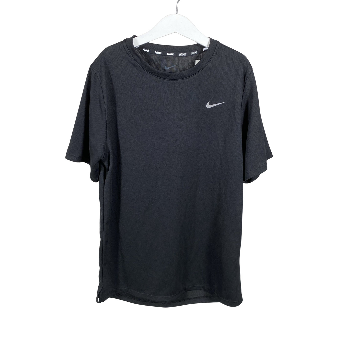 Unisex Nike - Spordisärk, lühikesed käised, suurus 152 - 158 - Must (1)