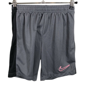 Unisex Nike - Lühikesed spordipüksid, suurus 128 - 134 - Hall (1)