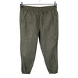 Unisex Gap - Mittevenivad poolpikad püksid, suurus 38 - Roheline ()