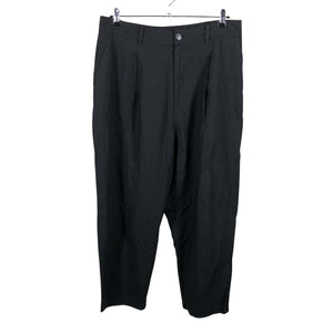 Unisex Uniqlo - Mittevenivad püksid, suurus 44 - Must (1)