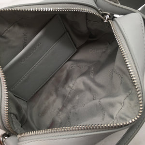 Unisex Calvin Klein - Õlakott, suurus Mini - Hall (3)