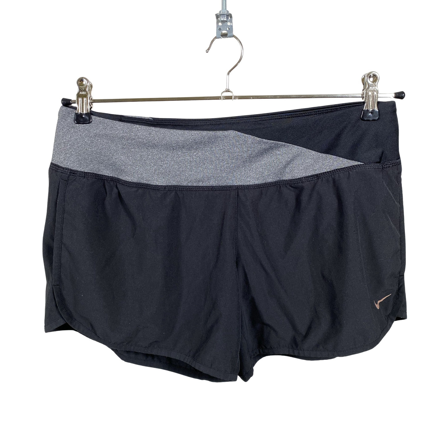 Unisex Nike - Lühikesed spordipüksid, suurus 38 - Must (1)