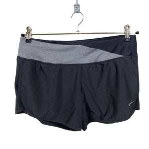 Unisex Nike - Lühikesed spordipüksid, suurus 38 - Must (1)