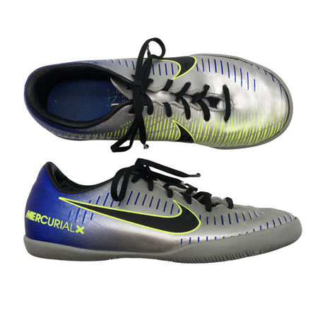 Unisex Nike - Sisespordijalanõud, suurus 35 - Hõbe ()